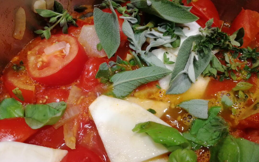 Ny skörd ger tomatsås inför vintern!